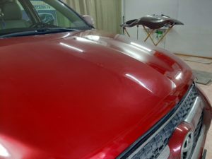 Капот Toyota RAV4 после ремонта